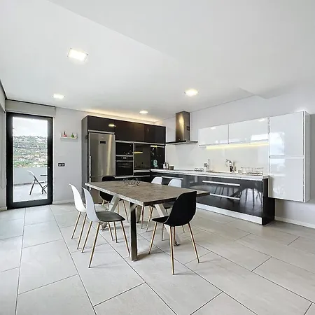 Gertrudes Dream House * 蓬他达维托亚